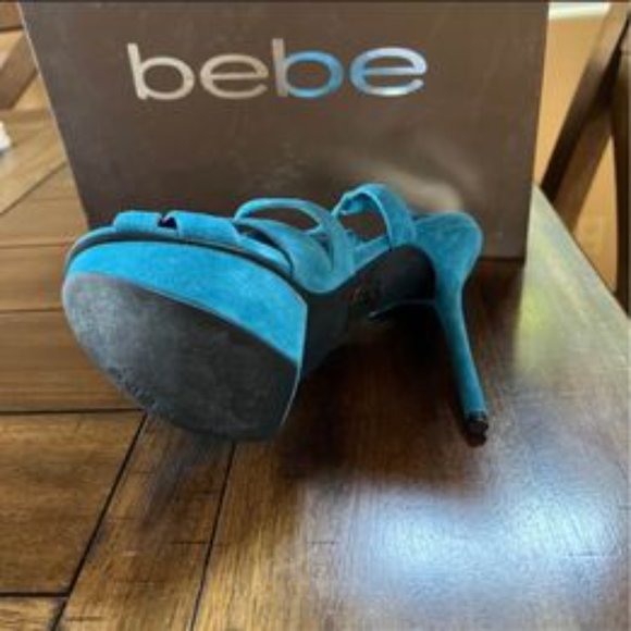 ✨🆕✨BEBE 💙Turquoise💙Suede Wedge Heels Size: 8 - Picture 5 of 5